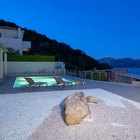 Kenza Lygia (Lefkada)